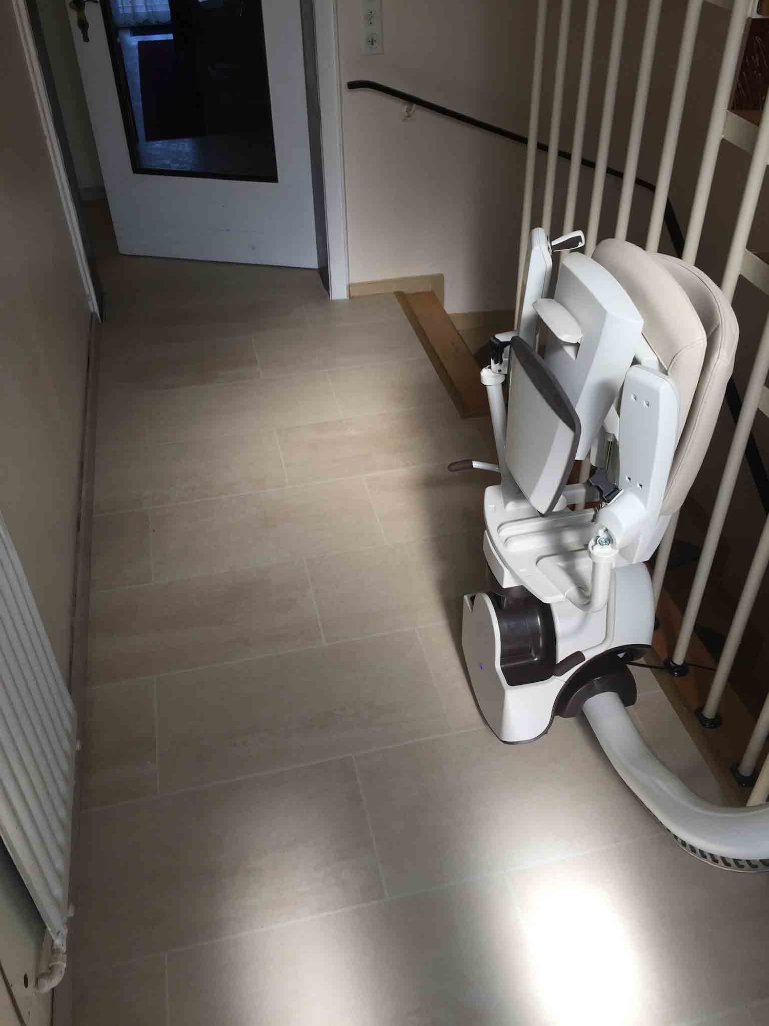 Zusammengeklappter Treppenlift